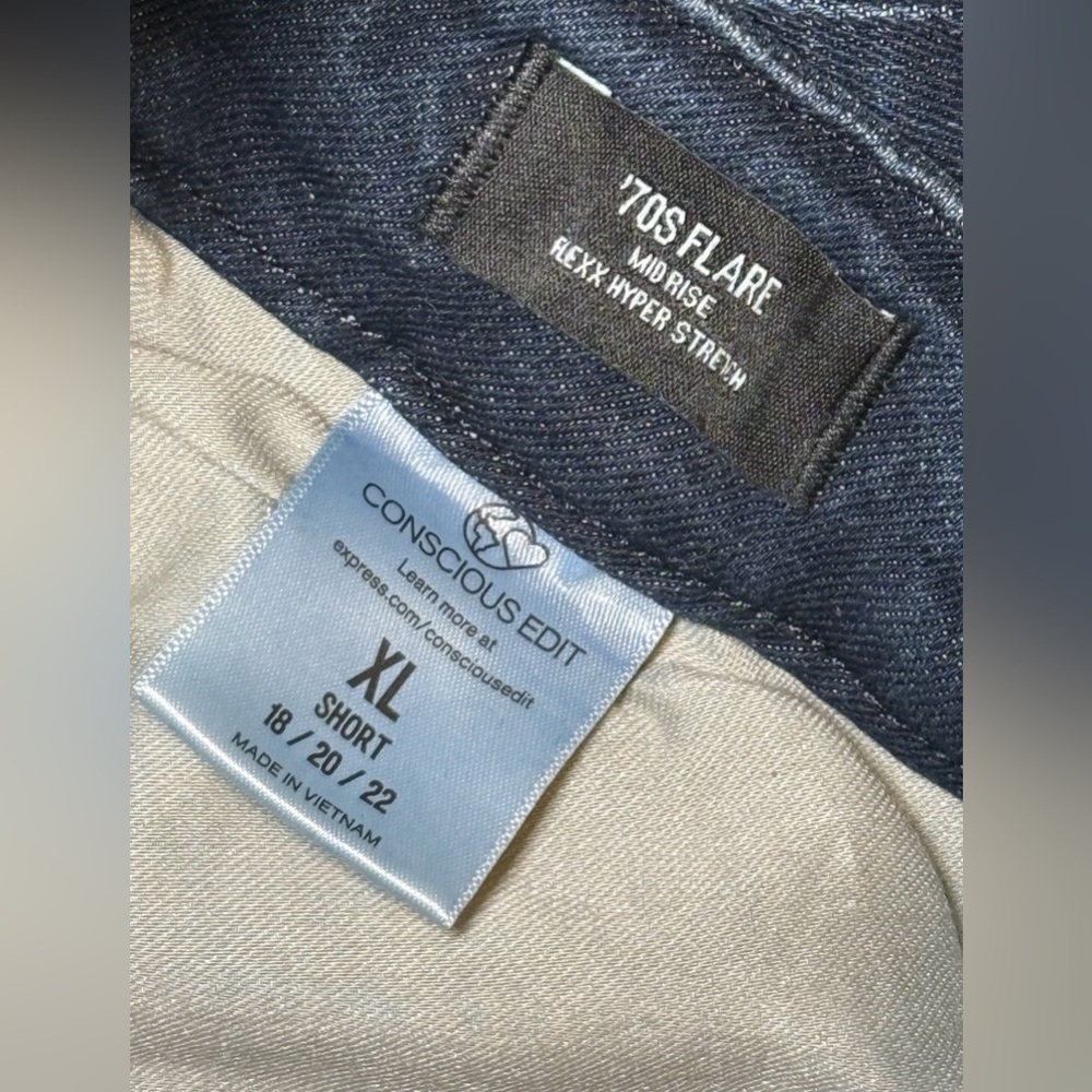 NWT Express Jeans Womens Blue 70s Flare Mid Rise Stretch Denim XL Short 38x31 - Picture 7 of 13
